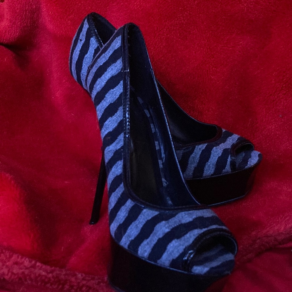 Joey 0.  size 8. Striped  heels .